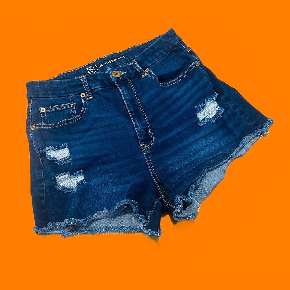 No Boundaries Women's Distressed Denim Shorts - Blue